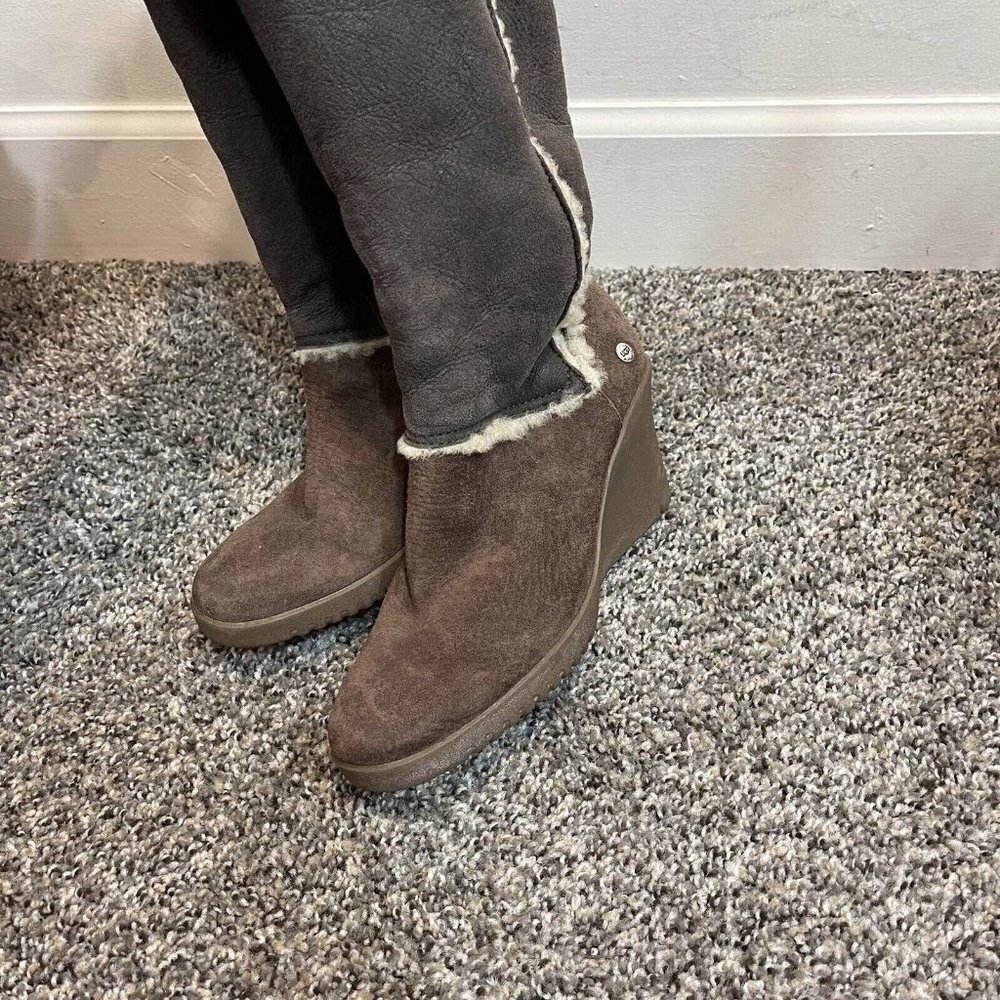UGG SANDRA BROWN LEATHER SHEARLING KNEE HIGH Wedge BOOTS WOMENS Size 6 - Picture 2 of 4